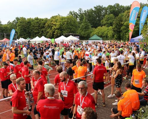 Ausgebucht: 2.300 Teilnehmende am Start vom 12. AOK Firmenlauf Göppingen